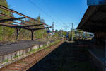 Nicht sehr einladend, der Bahnhof L�beck-Travem�nde Hafen (Hafenbahnhof) am 21 April 2026 in Blickrichtung Strand.