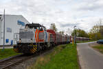 Ein langer und schwerer Coilzug im Sandwich der Kreisbahn Siegen-Wittgenstein f�hrt am 16 April 2026 in Neunkirchen-Struth�tten auf der Freien Grunder Eisenbahn (KSW-Infrastruktur) in
