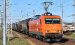 ArcelorMittal Eisenh�ttenstadt Transport GmbH, Eisenh�ttenstadt [D] mit ihrer  145-CL 002  NVR-Nummer: 91 80 6145 082-4 D-EKO] und einem Staubgutzug (Braunkohlestaub) am 15.04.26 H�he