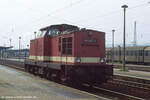 Am 04.09.1990 zeigte sich die DR 110 065-0 in Naumburg (S) Hbf.