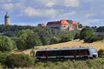 DB 1648 902 als RB 80559 von Wangen (U) nach Naumburg (S)  Ost, am 29.08.2026 auf der Unstrutbahn bei Freyburg (U). Im Hintergrund gr��t Schloss Neuenburg & der dicke Wilhelm. (Foto: Uwe Bruns)