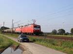 Schlunss Eisenbahnlogistik Locomotive 120 143-3 mit Bahnlogistik24 Locomotive 120 127-6 bei Bahn�bergang Wasserstrasse, Hamminkeln 19-09-2024.


Schlunss Eisenbahnlogistik locomotief 120 143-3 met Bahnlogistik24 locomotief 120 127-6 bij overweg Wa ...