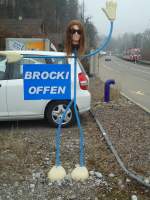 (138'325) - Brocki offen - am Eingang zum BrockiShop in W�ngi - am 14. M�rz 2012