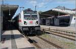 Die DB 147 593 erreicht mit dem IC 380 von Z�rich HB den Bahnhof von Singen.