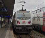In Schaffhausen wartet die DB 147 591 mit ihrem IC 280 nach Stuttgart Vaihingen auf die Abfahrt. 

18. Okt. 2026