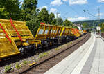 Der Weichentransportwagen WTW 849 der DB Bahnbau Gruppe GmbH, UIC 87 80 4749 302-7 D-DBBBG Sklps am 15 Juli 2026 im Zugverband bei der Zugdurchfahrt im Bahnhof Kirchen (Sieg). 

Der Weichentransportwagen 'WTW' wurden 2025 von der TECHNE KIROW GmbH, ...