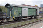 Neu beim Verein Rangierlok Schweiz VRLS scheint dieser G�terwagen der BLS, der zuvor als Ger�tewagen Xs in Frutingen stationiert war. Seine Nummer ist 99 85 9359 156-8 CH-VRLS. Die Werkstatt hat offenbar nicht ausgedient, sondern begleitet den Dampfz ...