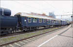 Der erste Wagen ist der Schnellzugwagen Am 56 80 10-40 361-2 D-IRSI, definitiv passend zu einer gro�en deutschen Dampflok, auch wenn G�terzuglok und Schnellzugwagen nicht ganz kompatibel sind im Sinne des Eisenbahnenthuisaten. Singen, Oktober 2026.
