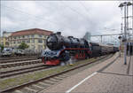 Beim Umsteigen noch Rahmenprogramm. Die Modern-Steam-Dampflok 50 8055 ist nach dem Brandschaden ihres Zuhauses wieder vollst�ndig hergestellt und darf im Oktober 2026 noch die letzte Museumsfahrt der Saison auf der Strecke Etzwilen-Singen machen. Fas ...