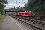 Eine Doppeltraktion 1440 bestehend aus den Triebwagen 303 und 324 wird auf dem Weg nach M�nchengladbach in wenigen Augenblicken in Wuppertal Hauptbahnhof halt machen.