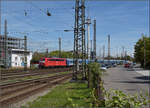 Mehr zu 'Die Seehas-Linie (und ihre Fortsetzung auf die Schwarzwaldbahn) und ihre Vielfalt'. Am Werktag und auch in jener Woche nicht zu sehen, daher von mir die heute Erg�nzung mit dem fahrplanm�ssigen SVG-Zug mit 140 797. 

Mit 150 Minuten Versp� ...