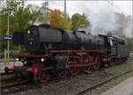 01 180 rangiert vor den letzten Dampfzug des Tages nach Oberndorf.