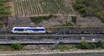 BRLL 223 055-0 mit Langschienenzug aufgenommen vom Schiff H�he Kamp-Bornhofen. 22.07.2026(c)N.M