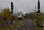 01 180 w�hrend der Parallelausfahrt aus Rottweil, auf dem linken Gleis muss leider 218 460 'Conny' die unp�ssliche, ehemalige Zahnradlok 97 501 vertreten.