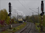 01 180 w�hrend der Parallelausfahrt aus Rottweil, auf dem linken Gleis muss leider 218 460 'Conny' die unp�ssliche, ehemalige Zahnradlok 97 501 vertreten.