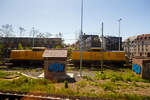 Die 203 314-0 (92 80 1203 314-0 D-DBMP) und die 203 303-3 (92 80 1203 303-3 D-DBMP) der DB InfraGO AG sind am 23 April 2026 beim Bahnhof Fulda abgestellt. Aufnahme aus einen ICE heraus.

Beide V 100.1 wurden 1974 bei LEW (VEB Lokomotivbau Elektrote ...