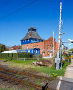 Nahe dem Bahnhof L�beck-Travem�nde Hafen und dem B� km 19,817 der KBS 104 (Schwartau - L�beck-Travem�nde Strand) steht der ehemalige Wasserturm der ehemaligen L�beck-B�chener-Eisenbahn (umgebaut zum