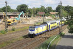 146 531-9 verl�sst am 21.08.2026 den Bahnhof Tostedt. Im Hintergrund sieht man einen Haufen Schutt vom Getreidesilo, der noch beseitigt werden muss.