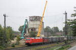 152 167-3 f�hrt an den in Abriss befindlichen Getreidesilo in Tostedt vorbei.