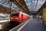 Nun hat die DB 101 090-9 (91 80 6101 090-9 D-DB) der DB Fernverkehr AG, den IC 2261 von Rostock Hbf über Lübeck Hbf nach Hamburg Hbf, am 23 April 2026 im Hauptbahnhof Lübeck übernommen und steht zur Abfahrt bereit. Hier im Hauptba ...
