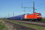 WFL betreibt einige interessante Ersatzgarnituren f�r fehlende moderne Triebz�ge und setzt daf�r vor Allem ex-DB Cargo 145er ein, wie 145 039 mit RE nach Bremen Hbf beim Passage bei Diepholz, wo am 23