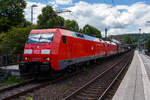 In Doppeltraktion fahren die 152 074-1 (91 80 6152 074-1 D-DB) und die 152 005-5 (91 80 6152 005-5 D-DB) der DB Cargo Deutschland AG am 09 Juni 2026 mit einem gemischten G�terzug durch Kirchen/Sieg. Eigentlich ist hier die Gesamtleistung von 17.400 P ...