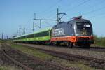 Hector Rail 242.504 'Mr.Potato Head' zieht am 23 April 2026 ein FLIX nach K�ln durch Diepholz und wird vom offenbarer Stelle fotografiert.