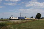 6193 434 mit einem Containerzug aus Salzburg kommend am 8. September 2026 bei �bersee am Chiemsee.