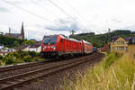 Nun haben die 147er (Traxx P160 AC3) auf der Siegstrecke Einzug gehalten und verdr�ngen doch so langsam die 146.0er (TRAXX P160 AC1) als Zugleistung des RE 9 - Rhein Sieg Express (RSX).

Die 147 016 (91 80 6147 016-0 D-DB) der DB Regio NRW hat am 1 ...