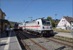 147 557 mit IC2 4892 in Engen.