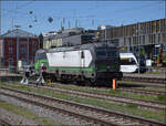 ELL 193 241 steht in Singen auf dem Platz, der einst f�r die G�ubahnloks reserviert war.