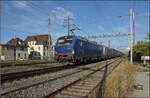 Ein noch nicht individualisierter Vectron 193 492 und 193 483 von GTS ziehen einen GTS-Zug durch Pratteln. August 2026.