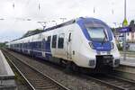 Am 20 Augustus 2026 steht NationalExpress 851 in Krefeld-Oppum. Oppum stammt von Lateinische Oppidium und bezeichnet Siedlung, so dass dieser Bahnhof Krefeld-Siedlung heisst. 