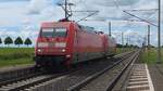 101 005-7	(91 80 6101 005-7 D-DB) und 101 056-0	(91 80 6101 056-0 D-DB) durchfahren denn Bahnhof Ovelg�nne.