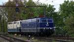 SEL 181 205-6 und 211-4 kommen hier aus der Abstellung gefahren um ihren Zug zu �bernehmen.