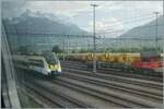 In St-Triphon sind etliche bwegt Triebz�ge abgestellt, die hier wohl auf einen Platz in Villeneuve zum ETCS Einbau warten.