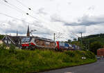 Die an die polnische Bahnoperator Polska Sp. z o.o. (Małaszewicze Małe) vermietete Siemens Vectron MS 7193 625 'Emilia' (91 80 7193 625-9 D-ELOC) der ELL Polska Asset Sp. z o.o. (Poznań/Posen) f�hrt am 11 Juni 2026, mit einem KLV-Zug ( ...