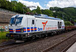 Die SIEMENS Vectron Dual Mode 248 077 (90 80 2248 077-0 D-NRAIL) der BM-Bahndienste GmbH (Karlsruhe) f�hrt am 09 Juni 2026, mit einem Flachwagenzug (4 Drehgestell-Flachwagen der Gattung Rens), durch den Bahnhof Kirchen/Sieg in Richtung Siegen.

Die ...