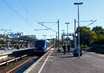 Der futuristisch und sehr modern aussehende „Xoker“, aber doch 30 Jahre alte, ehemalige ICE 2 Triebkopf 402 033-5 (93 80 5402 033-5 D-PROBA) mit dem Steuerwagen 808 033-5 (93 80 5808 033-5 D-PROBA) der Team Projektbahn GmbH (M�nchen), ste ...