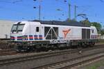 Tfzf f�r Vectron Dual 248 077 von BM Bahndienste ins bahnhofsgebiet von Neuwied am 30 April 2026. Leider hat einer 'Artist' der Street-Culture gemeinnt, das der Farbgebunhg des Loks etwas Extras brauchen k�nnte.