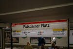 Bahnhofsschild im U-Bahnhof Potsdamer Platz (U2), am 22 September 2026, unten sieht man in welche Richtung sich die entsprechenden Ausg�nge befinden.