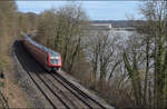 611 050 und 611 030 in der Rheinkurve zwischen den beiden Kraftwerken Schw�rstadt und Rheinfelden.