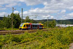 Der VT 210 ABp (95 80 0640 110-2 D-HEB), ein Alstom Coradia LINT 27 der HLB (Hessische Landesbahn), ex Vectus VT 210, hat am 07 Juni 2026 den Bahnhof Scheuerfeld/Sieg verlassen und f�hrt nun, RB 90 'Westerwald-Sieg-Bahn' (Limburg/Lahn - Westerburg &# ...