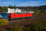 Nach dem Hp 0 Halt kann die 193 335 (91 80 6193 336-5 D-DB) der DB Cargo AG am 15 Oktober 2026 nun mit ihrem KLV-Zug weiter in Richtung Siegen fahren.
