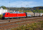 Die 187 181 (91 80 6187 181-3 D-DB) der DB Cargo AG f�hrt am 15 Oktober 2026 mit einem Coilzug durch Betzdorf (Sieg) in Richtung K�ln.