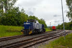 Die zurzeit an die KSW (Kreisbahn Siegen-Wittgenstein) vermietete RBH 806 / 275 806-4 (98 80 0275 806-4 D-RBH), eine MaK G 1206 der RBH - RAG Bahn und Hafen GmbH (Gladbeck), steht zur Mittagspause am