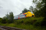 Zurzeit wird auf der Hellertalbahn (KBS 462) emissionsfrei gefahren. Der zweiteilige Hybridtriebzug (E/Akku) der BR 563 vom Typ SIEMENS Mireo Plus B der HLB (Hessische Landesbahn GmbH) 563 803 / 563 903 f�hrt am 04 Juni 2026, als RB 96 (Umlauf 61819) ...