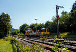 Das Gleisarbeitsfahrzeug „Hummel“ 746 014 (99 80 9110 014-4 D-DBMP), ein Plasser & Theurer GAF auf der MISS-Plattform, der DB InfraGO Netz Instandhaltung, ex DB Netz AG war am 19 Juni 2026 im Bahnhof Herdorf im Einsatz. Hier wurden die Fl ...