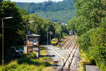 Das Gleisarbeitsfahrzeug „Hummel“ 746 014 (99 80 9110 014-4 D-DBMP), ein Plasser & Theurer GAF auf der MISS-Plattform, der DB InfraGO Netz Instandhaltung, ex DB Netz AG war am 19 Juni 2026 im Bahnhof Herdorf im Einsatz. Hier wurden die Fl ...