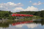 612 954 war in Richtung Regensburg unterwegs. Aufgenommen am 18. Juni 2026 am 'Rechenweiher' bei Escheldorf.